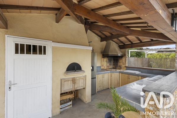 Maison à vendre 5 pièces 205,5 m² Aubagne