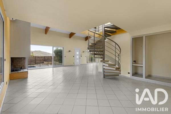 Maison à vendre 5 pièces 205,5 m² Aubagne