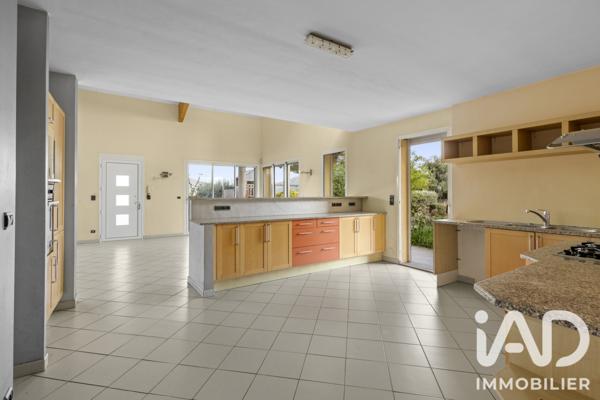 Maison à vendre 5 pièces 205,5 m² Aubagne
