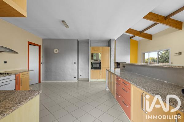 Maison à vendre 5 pièces 205,5 m² Aubagne