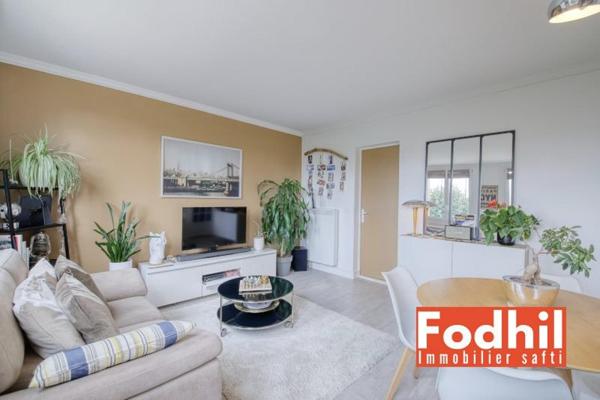 Châtenay-Malabry, Appartement 3 pièces de 47 m², 2 chambres avec cave et parking en stationnement libre.