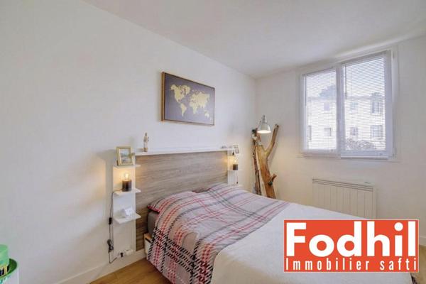 Châtenay-Malabry, Appartement 3 pièces de 47 m², 2 chambres avec cave et parking en stationnement libre.