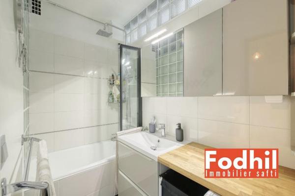 Châtenay-Malabry, Appartement 3 pièces de 47 m², 2 chambres avec cave et parking en stationnement libre.
