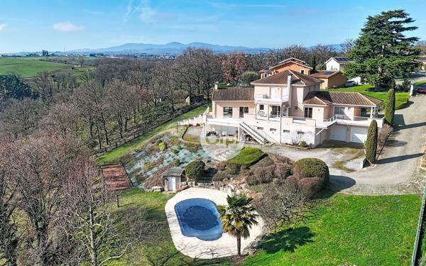 Maison à vendre    7 pièces • 210 m2 Brignais