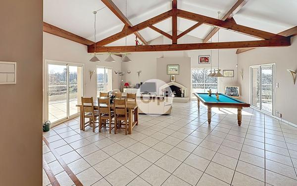 Maison à vendre    7 pièces • 210 m2 Brignais