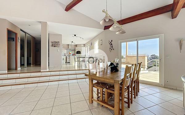 Maison à vendre    7 pièces • 210 m2 Brignais