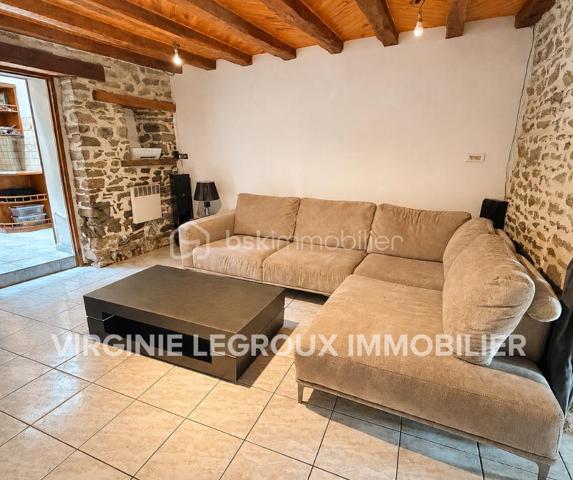 Située à proximité du centre, cette maison en pierre mitoyenne des 2 cotés offre un beau potentiel à ses futurs propriétaires. 
Nous commencerons la visite par la salle de 27m2 avec le charme des murs en pierres apparentes, en enfilade le salon de 20m2 puis toujours en enfilade la cuisine aménagée de 12m2. De la cuisine nous accédons à une cave de 13m2 et au wc séparé de 2m2. Pour un peu plus de rangement, de la cuisine nous accédons à une petite véranda non chauffée qui donne elle accès au jardin. 
Nous poursuivrons avec l'étage. Une mezzanine de 12m2 idéale pour y aménager un bureau ou encore un coin détente distribue l'accès aux trois chambres et à la salle de bain de 6m2 environ. La première chambre fait 14m2 dont un cabinet de toilettes privatif de 2m2 environ, la seconde chambre fait 18m2 et en enfilade vous avez une troisième chambre de 18m2 également. Possibilité de leur donner un accès privatif. 
Nous terminerons la visite par le grenier de 30m2 qui vous offre la possibilité de l'aménager. 
Coté extérieur, vous pourrez profiter de la parcelle de 185m2 entièrement close. Une pergola a été installée pour profiter de ses extérieurs tout en étant protégé. Pas de garage. 
Le mode de chauffage est électrique. La toiture est en ardoises naturelles. Les menuiseries bois sont en double vitrage sauf celle de la cuisine qu'il faudra envisager de changer si vous le souhaitez. La taxe foncière est de 870€. 
Toutes les commodités, écoles et commerces sont à proximité.  
Alors, cette annonce semble correspondre à vos critères de recherche ? Appelez-moi !