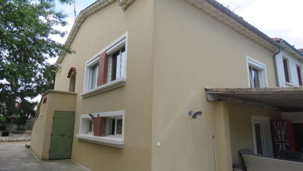 CARCASSONNE - Maison 150 m² : 4 chambres, piscine sur terrain 835 m² + Studio indépendant.