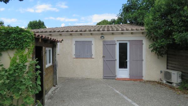 CARCASSONNE - Maison 150 m² : 4 chambres, piscine sur terrain 835 m² + Studio indépendant.