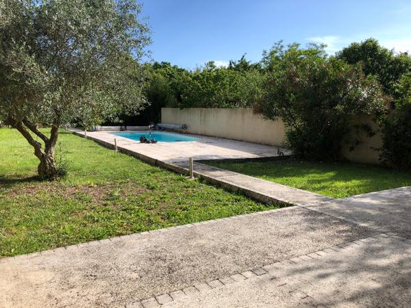 CARCASSONNE - Maison 150 m² : 4 chambres, piscine sur terrain 835 m² + Studio indépendant.