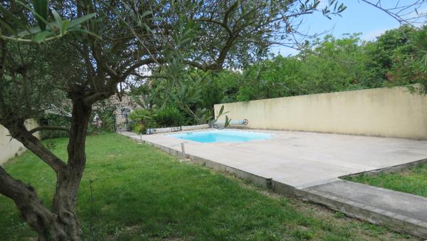 CARCASSONNE - Maison 150 m² : 4 chambres, piscine sur terrain 835 m² + Studio indépendant.