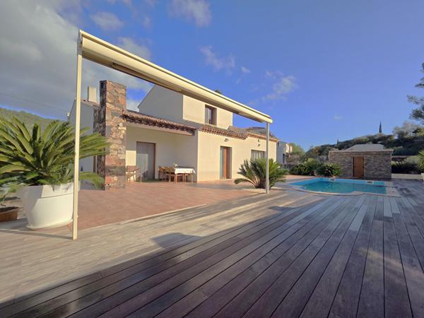 A vendre, à l'achat Cuers Pouverine proche Toulon Maison 5 pièce(s) 153 m²