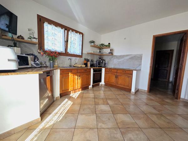 A vendre, à l'achat Cuers Pouverine proche Toulon Maison 5 pièce(s) 153 m²