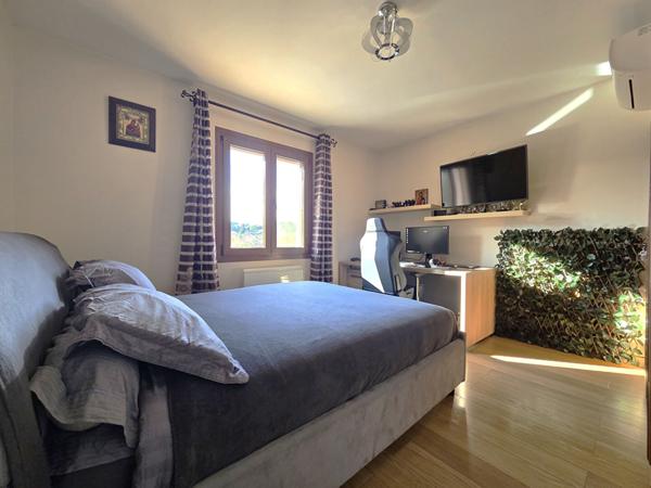 A vendre, à l'achat Cuers Pouverine proche Toulon Maison 5 pièce(s) 153 m²