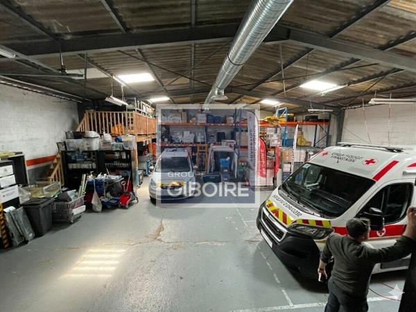 Local d'activites 330 m² à louer Périphérie Rennes (réf : 35.1566)