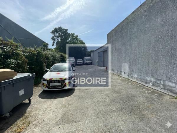 Local d'activites 330 m² à louer Périphérie Rennes (réf : 35.1566)