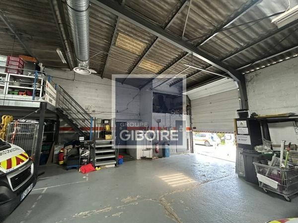 Local d'activites 330 m² à louer Périphérie Rennes (réf : 35.1566)