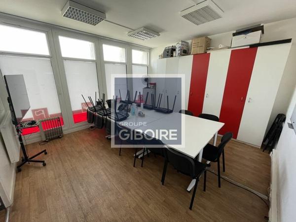 Local d'activites 330 m² à louer Périphérie Rennes (réf : 35.1566)