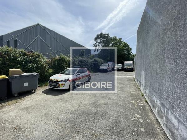 Local d'activites 330 m² à louer Périphérie Rennes (réf : 35.1566)