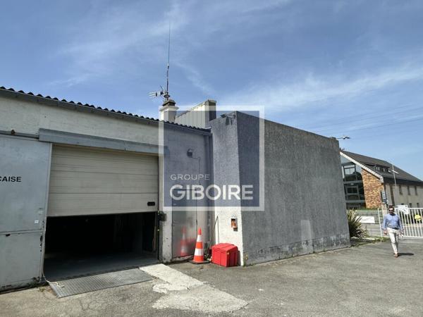 Local d'activites 330 m² à louer Périphérie Rennes (réf : 35.1566)