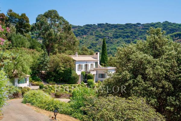Propriété d'Exception de 5 hectares – Vue Dégagée, Aperçu Mer et Calme Absolu
