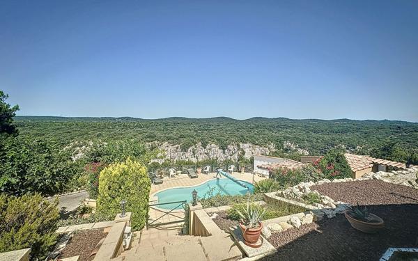 Maison à vendre    8 pièces • 223 m2 Rochefort-du-Gard