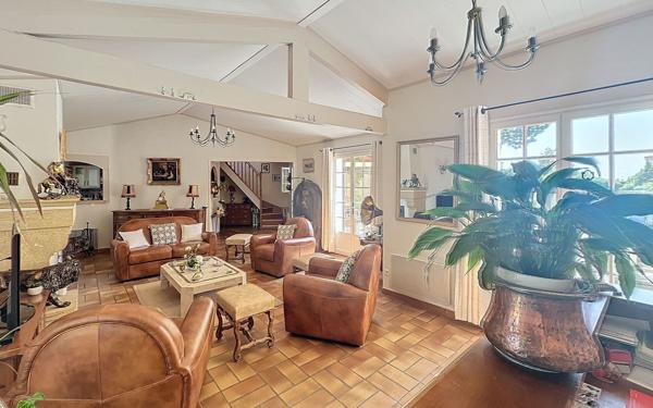 Maison à vendre    8 pièces • 223 m2 Rochefort-du-Gard