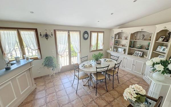 Maison à vendre    8 pièces • 223 m2 Rochefort-du-Gard