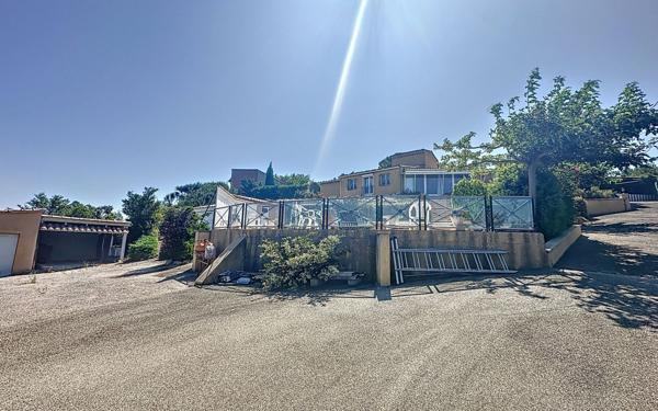 Maison à vendre    8 pièces • 223 m2 Rochefort-du-Gard