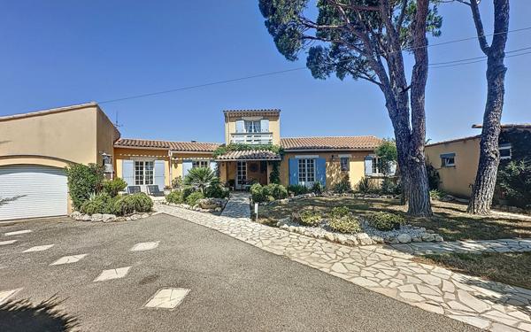 Maison à vendre    8 pièces • 223 m2 Rochefort-du-Gard