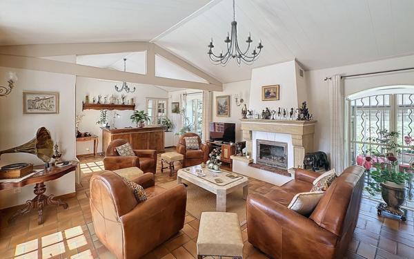 Maison à vendre    8 pièces • 223 m2 Rochefort-du-Gard