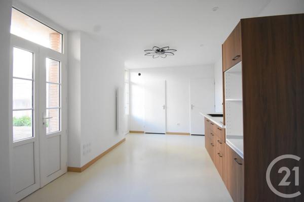 Appartement F1 à vendre  1 pièce - 35 m 2   ST POURCAIN SUR SIOULE  - 03
