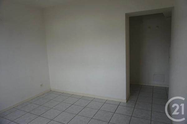 Appartement F1 à vendre  1 pièce - 35 m 2   ST POURCAIN SUR SIOULE  - 03