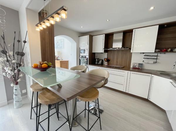 Saclay (91400) COUP de COEUR - SACLAY CENTRE BOURG - Au CALME - MAISON INDIVIDUELLE de 163m2 utiles avec JARDIN - CARTE SCOLA
