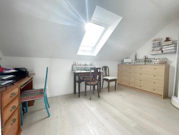 Saclay (91400) COUP de COEUR - SACLAY CENTRE BOURG - Au CALME - MAISON INDIVIDUELLE de 163m2 utiles avec JARDIN - CARTE SCOLA