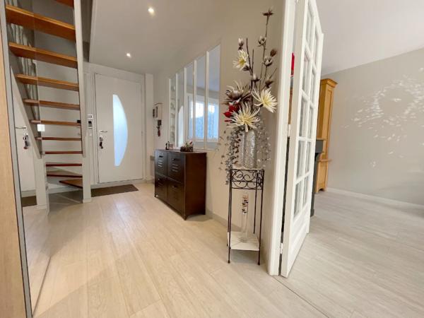 Saclay (91400) COUP de COEUR - SACLAY CENTRE BOURG - Au CALME - MAISON INDIVIDUELLE de 163m2 utiles avec JARDIN - CARTE SCOLA