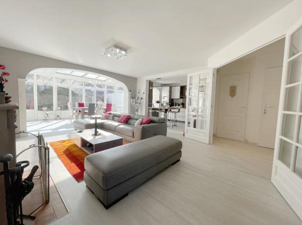 Saclay (91400) COUP de COEUR - SACLAY CENTRE BOURG - Au CALME - MAISON INDIVIDUELLE de 163m2 utiles avec JARDIN - CARTE SCOLA