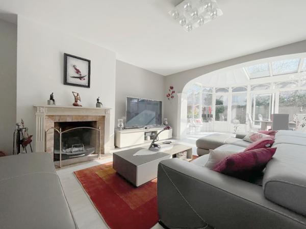 Saclay (91400) COUP de COEUR - SACLAY CENTRE BOURG - Au CALME - MAISON INDIVIDUELLE de 163m2 utiles avec JARDIN - CARTE SCOLA