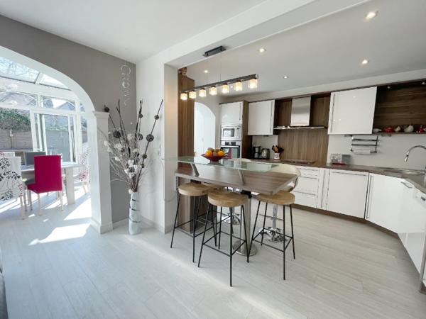 Saclay (91400) COUP de COEUR - SACLAY CENTRE BOURG - Au CALME - MAISON INDIVIDUELLE de 163m2 utiles avec JARDIN - CARTE SCOLA