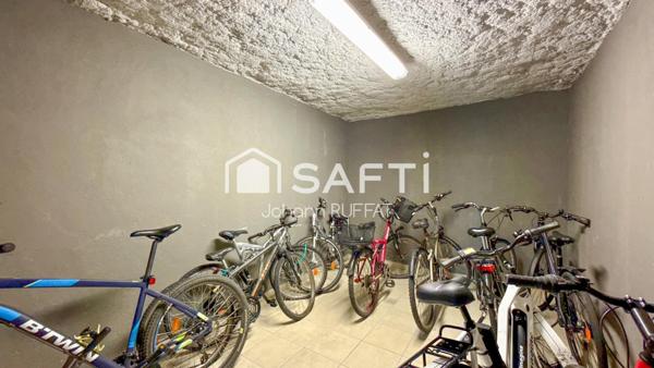 Appartement T2 (calme, jardinet, parking et tram)