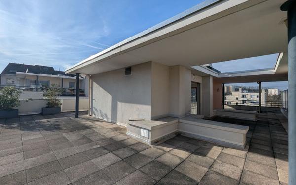 Appartement à louer    5 pièces • 159,34 m2 Lyon 1