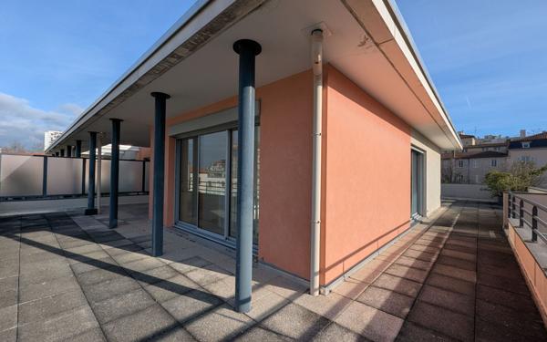 Appartement à louer    5 pièces • 159,34 m2 Lyon 1