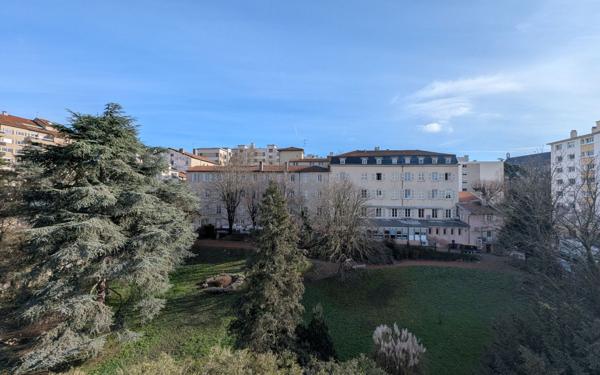 Appartement à louer    5 pièces • 159,34 m2 Lyon 1