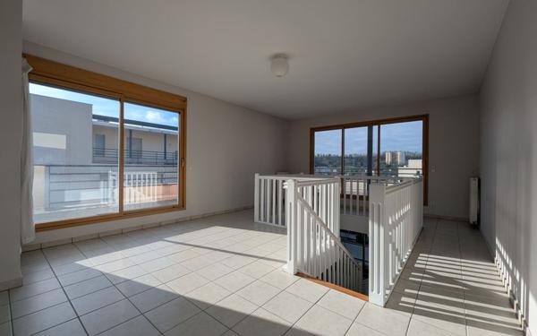 Appartement à louer    5 pièces • 159,34 m2 Lyon 1