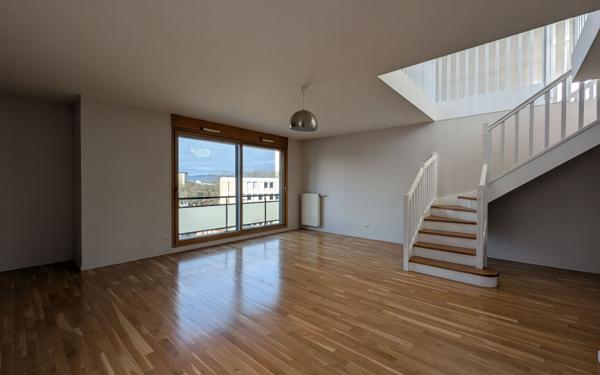 Appartement à louer    5 pièces • 159,34 m2 Lyon 1