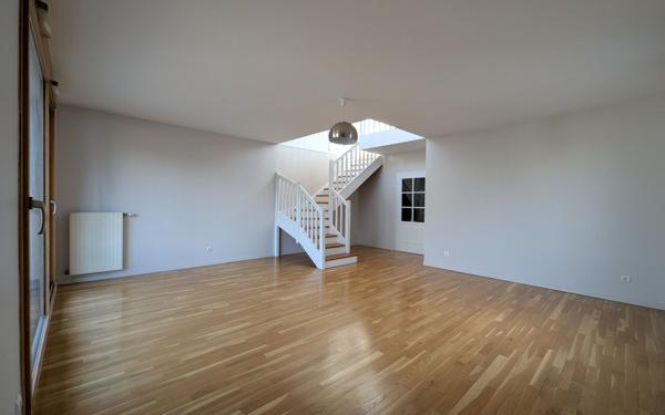 Appartement à louer    5 pièces • 159,34 m2 Lyon 1