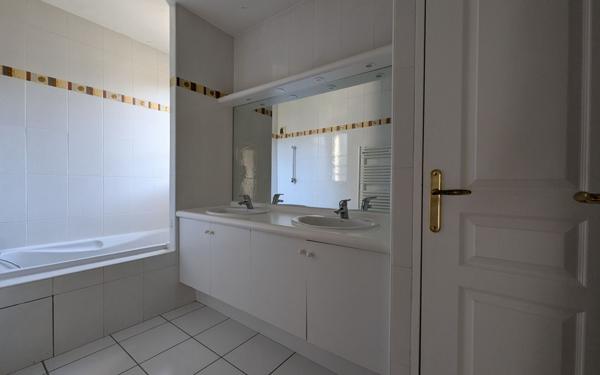 Appartement à louer    5 pièces • 159,34 m2 Lyon 1