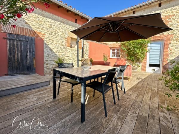 Maison de village 136 m² avec cours et garage au centre de Villefranche de Lauragais