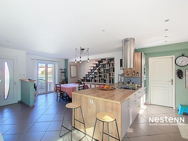 Maison moderne 4 faces à vendre à Sorède - 4 chambres, piscine et 2 garages