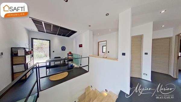 À VENDRE MAISON CONTEMPORAINE 5 PIÈCES AVEC PISCINE ET GARAGE  - 83370 SAINT AYGULF